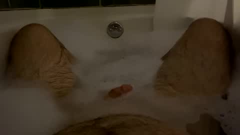 Snapshot of oldbones2 chatting on January 6, 2:26 am oldbones2 online show from January 6, 2:26 am