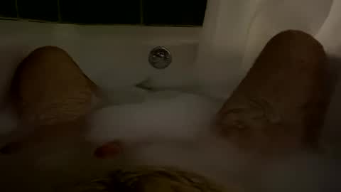 Snapshot of oldbones2 chatting on January 11, 2:30 am oldbones2 online show from January 11, 2:30 am