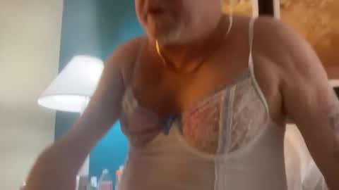 olderyeterotic online show from March 30, 12:00 am