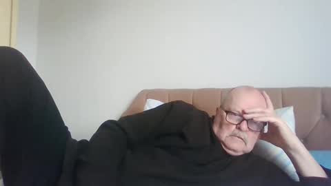 Snapshot of oldfkr69 chatting on February 25, 10:58 am oldfkr69 online show from February 25, 10:58 am