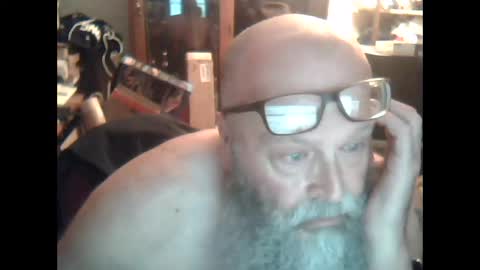 Snapshot of oldman196262 chatting on February 16, 5:37 am oldman196262 online show from February 16, 5:37 am