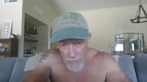 Snapshot of oldmanmeataz chatting on April 29, 9:43 pm oldmanmeataz online show from April 29, 9:43 pm