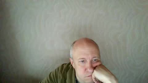Snapshot of oleg365 chatting on April 20, 5:43 am figaro online show from April 20, 5:43 am
