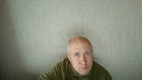Snapshot of oleg365 chatting on April 24, 7:55 am figaro online show from April 24, 7:55 am