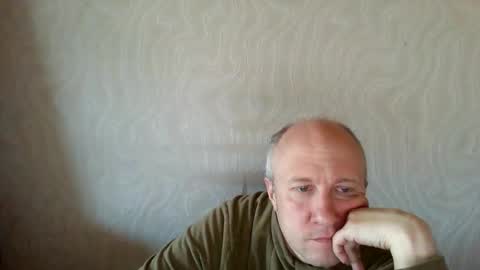 Snapshot of oleg365 chatting on May 4, 6:31 am figaro online show from May 4, 6:31 am