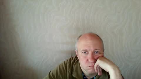 Snapshot of oleg365 chatting on May 5, 7:05 am figaro online show from May 5, 7:05 am