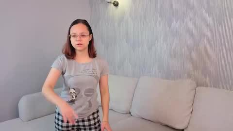 Snapshot of oleneweir chatting on November 14, 11:09 am Stella online show from November 14, 11:09 am