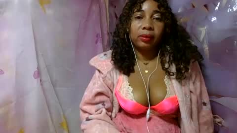 olinaa online show from June 22, 3:36 am