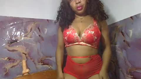 olinaa online show from July 11, 9:05 pm