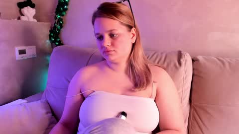 Snapshot of olisyasweet chatting on January 4, 9:20 pm olisyasweet online show from January 4, 9:20 pm