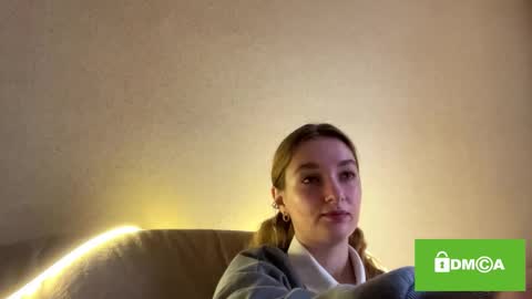 Olivia here online show from September 29, 9:25 am