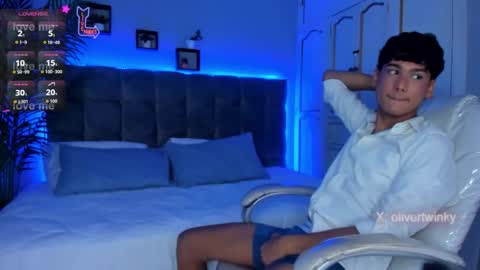 oliver20__ online show from March 21, 6:07 am