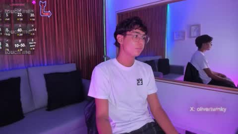 oliver20__ online show from March 28, 7:52 am