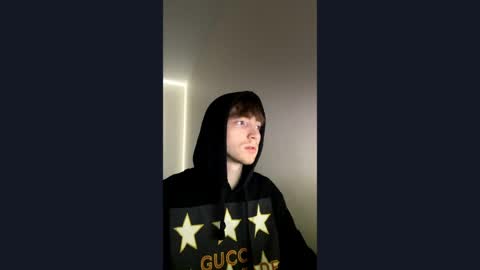 oliver592621 online show from June 1, 10:50 am