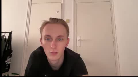 Snapshot of oliver_and_thomas chatting on October 26, 9:37 am Oliver and Thomas online show from October 26, 9:37 am