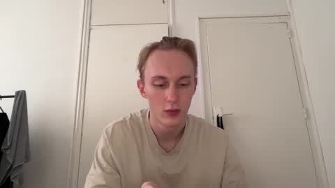 Snapshot of oliver_and_thomas chatting on November 9, 1:31 pm Oliver and Thomas online show from November 9, 1:31 pm