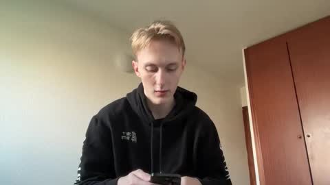 Snapshot of oliver_and_thomas chatting on November 16, 1:28 pm Oliver and Thomas online show from November 16, 1:28 pm