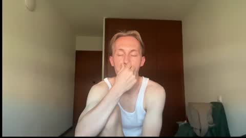Snapshot of oliver_and_thomas chatting on June 9, 1:45 pm Oliver and Thomas online show from June 9, 1:45 pm