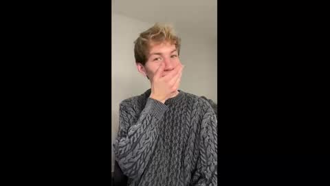 Snapshot of oliver_beck chatting on December 4, 2:31 am Oliver Beck online show from December 4, 2:31 am