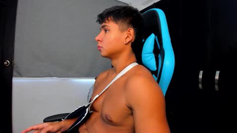 Oliver bray online show from October 3, 5:43 pm