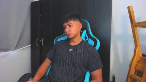 Oliver bray online show from November 25, 3:34 pm