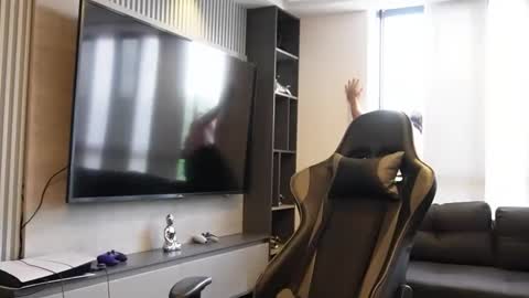 Oliver bray online show from April 14, 2:34 pm