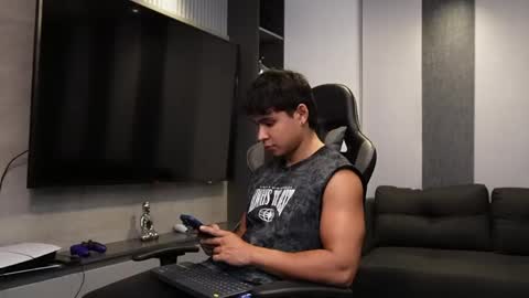 Oliver bray online show from April 15, 11:49 pm