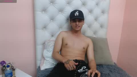 oliver_cat_ online show from May 10, 1:49 pm