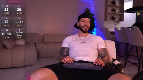 Snapshot of oliver_colt__ chatting on October 22, 1:28 am oliver_colt__ online show from October 22, 1:28 am