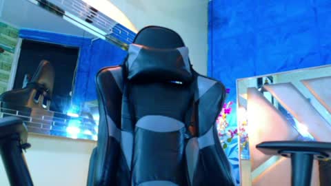 oliver_jamees online show from March 31, 11:43 am