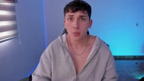 Snapshot of oliver_kyy chatting on May 16, 7:45 pm oliveeer online show from May 16, 7:45 pm