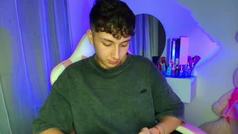 Snapshot of oliver_kyy chatting on May 27, 1:57 am oliveeer online show from May 27, 1:57 am