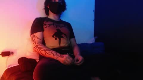 oliver_laid_2023 online show from December 31, 10:04 am