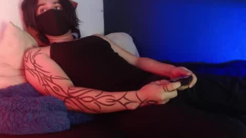 oliver_laid_2023 online show from February 1, 7:13 pm