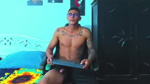 oliver_smith_2 online show from June 25, 7:18 pm