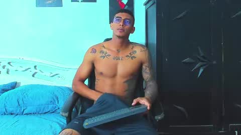 oliver_smith_2 online show from July 24, 1:09 pm