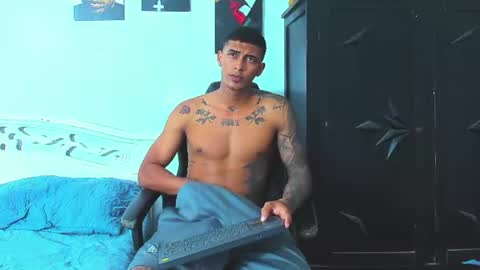 oliver_smith_2 online show from July 28, 9:14 pm