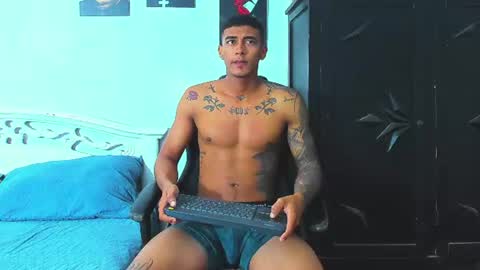 oliver_smith_2 online show from August 1, 12:48 pm