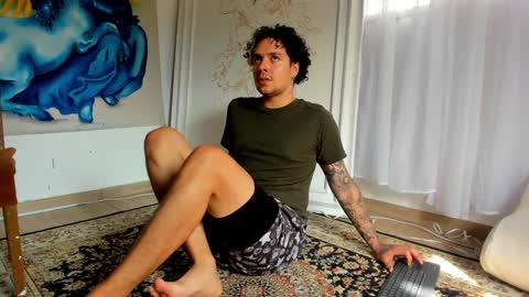 Snapshot of oliver_usher chatting on February 4, 8:06 pm Mr Blue Sky online show from February 4, 8:06 pm