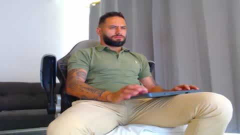 oliver online show from November 13, 1:10 pm