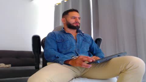 oliver online show from November 28, 2:53 pm