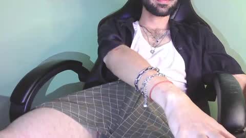 Snapshot of olivereff chatting on April 30, 1:34 am Oliver online show from April 30, 1:34 am