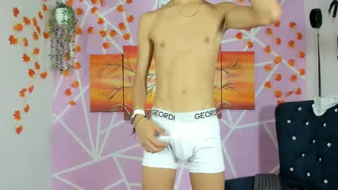 Snapshot of oliverhot_2005 chatting on February 21, 6:26 pm oliverhot_2005 online show from February 21, 6:26 pm