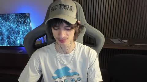 oliverrgroove online show from April 5, 8:17 pm