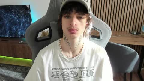 oliverrgroove online show from April 10, 7:24 am