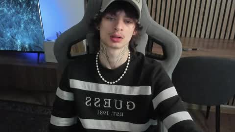 oliverrgroove online show from April 16, 12:50 pm