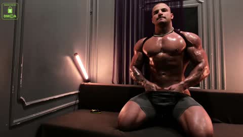 Snapshot of oliversport chatting on December 6, 3:44 pm OliverSport online show from December 6, 3:44 pm