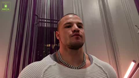 Snapshot of oliversport chatting on December 8, 3:35 pm OliverSport online show from December 8, 3:35 pm