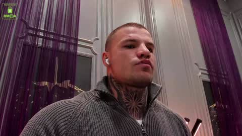 Snapshot of oliversport chatting on January 5, 4:47 am OliverSport online show from January 5, 4:47 am