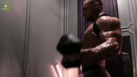 Snapshot of oliversport chatting on February 22, 4:40 am OliverSport online show from February 22, 4:40 am